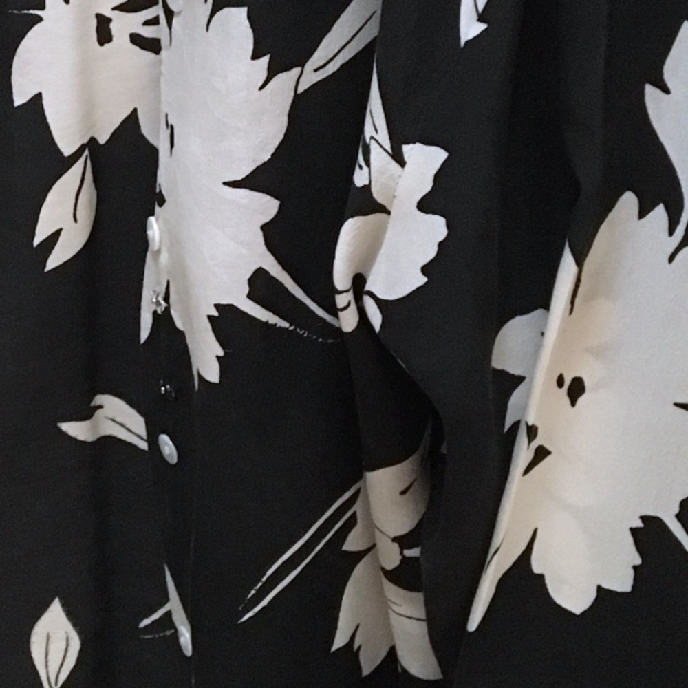 Halston Blouse - Black & White Floral - Button-up